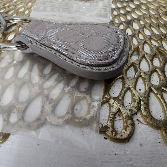 Coach keychain Silver - Picture 7 of 9